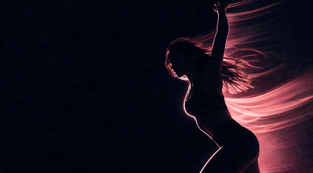 Modelo en movimiento con ropa TU Seamless